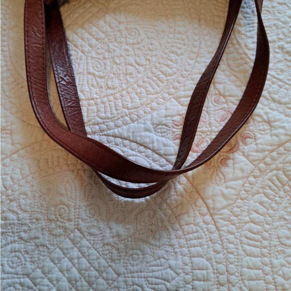 Elegant Brown Tooled Leather Shoulder Bag - Picture 13 of 13